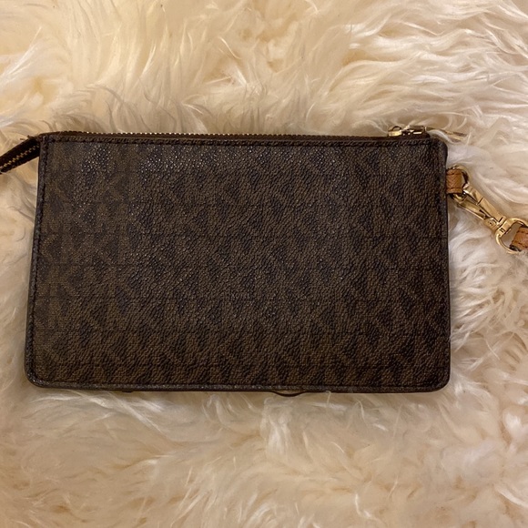 Michael Kors wallet/ wristlet EUC - Picture 4 of 9